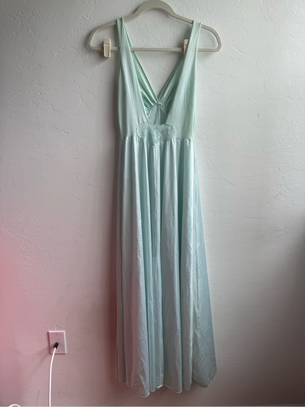 Vintage Olga seafoam V-Neck nightgown size medium style 9288 - Picture 2 of 5